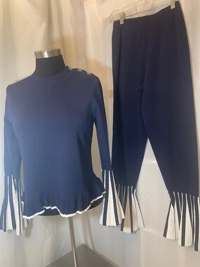 New Designer Tll Clo. Navy and White knit pant suit Size M